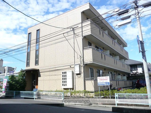 センプリーチェの外観写真