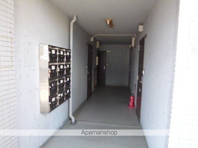プラットホーム沢良宜の玄関写真