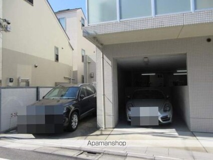 エスティメゾン高円寺[1LDK/47.44m2]の駐車場2