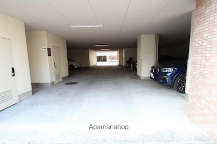 アルカディア西内町[2K/34.19m2]の駐車場