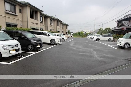 バリュージュ金沢Ａ・Ｂ・Ｃ・Ｄ棟[3K/52.54m2]の駐車場