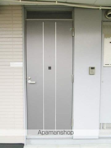 レオパレスヴィヴレIの玄関写真