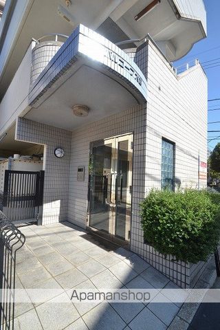 パルコープ大宮の玄関写真