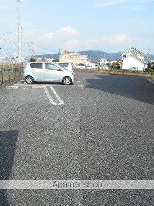 アムール・レジデンス[2DK/42.77m2]の駐車場