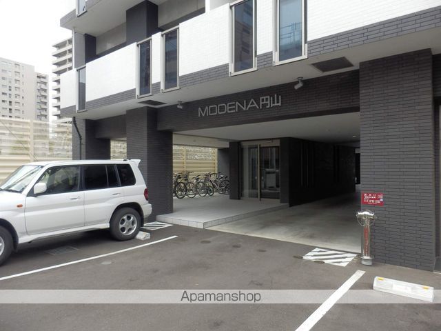 MODENA円山の玄関写真