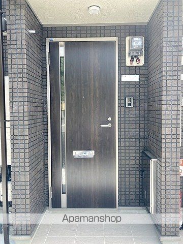 アメニティ Mー2の玄関写真