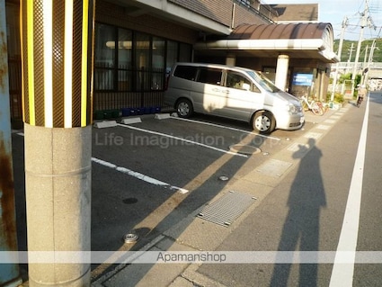 ワシダビル[2LDK/50m2]の駐車場