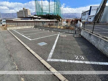 レオパレスＣＬＯＶＥＲ[1K/20.81m2]の駐車場1