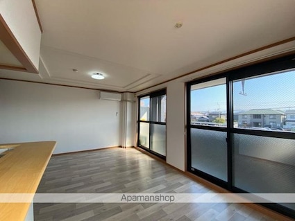 ロイヤルコーポ中川　[1LDK/51.3m2]の内装