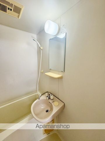 MOMOの実の内装写真