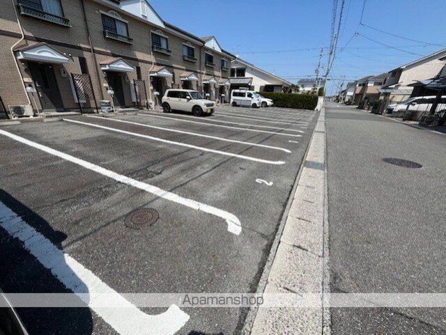 Ｅｓｐｏｉｒ[2LDK/59.64m2]の駐車場2