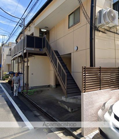 トノブール西荻の玄関写真