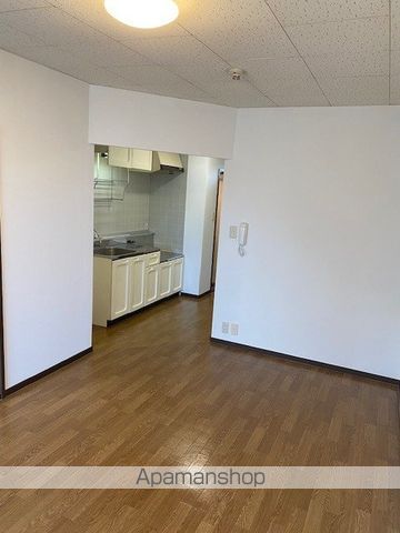 クレスト325の内装写真