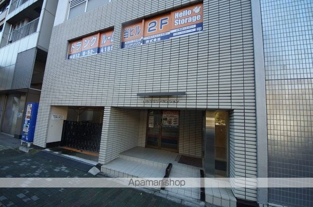 四谷フラワーマンションの玄関写真