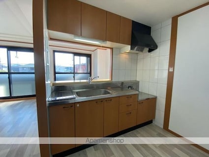 ロイヤルコーポ中川　[1LDK/51.3m2]のキッチン