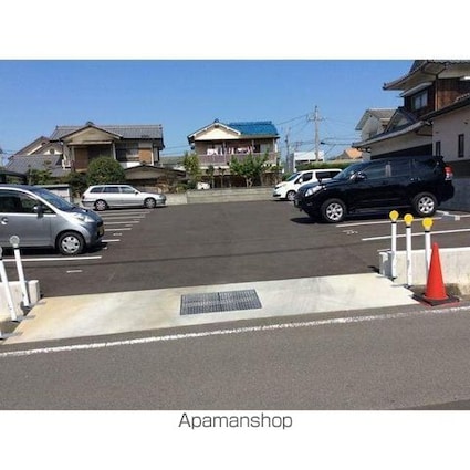 メゾンドファース南久米[1K/24.3m2]の駐車場2