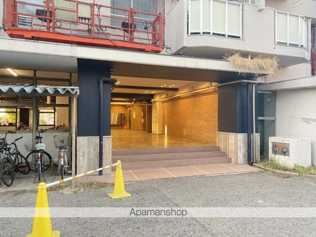 ビレッジハウス泉北栂タワー1号棟の玄関写真