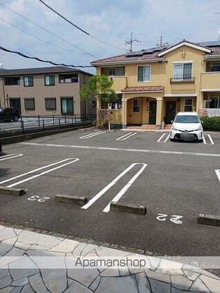ル　コルヌイエＢ[1LDK/50.16m2]の駐車場1