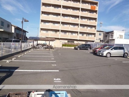 ロイヤルガーデン弐番館[1DK/31m2]の駐車場1