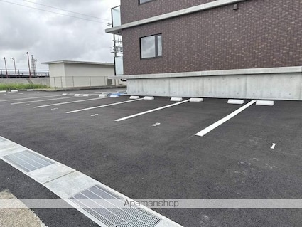 Ｊ．リヴェール高知一宮[1LDK/40.42m2]の駐車場1