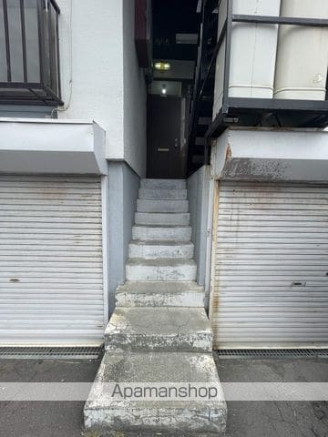 こもだハイツの玄関写真
