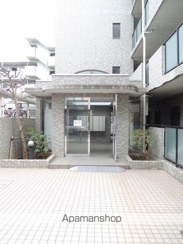 イーストパーク胡録台の玄関写真