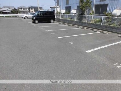 レオパレスウェストヴィラージュ[1K/23.18m2]の駐車場