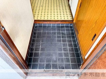 愛媛県松山市小坂５丁目[3DK/49.41m2]の玄関
