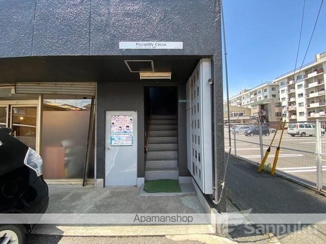ピカデリーサーカス雄郡の玄関写真