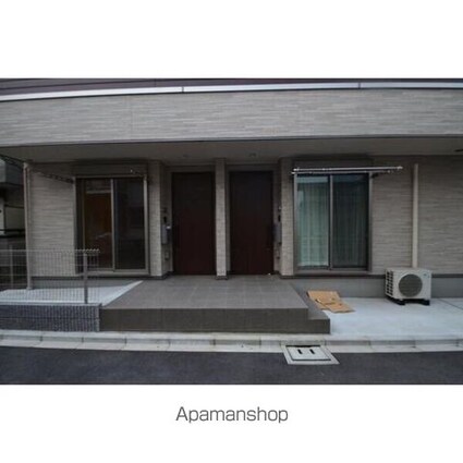 北新宿２ー５ー３３[1K/25.67m2]のエントランス2