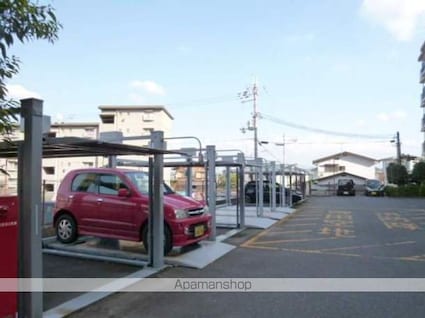 チュリス石山[3LDK/66m2]の駐車場2