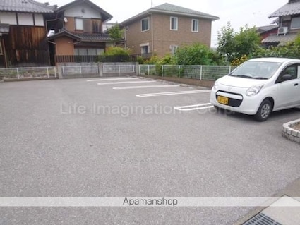 セレーノⅡ[2LDK/58.12m2]の駐車場2