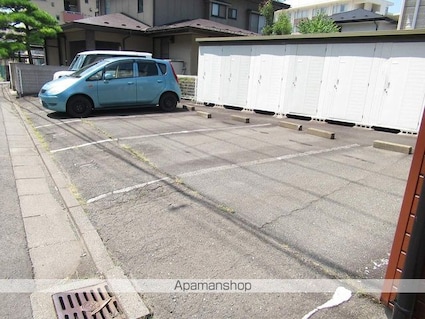 ラフィネ加賀野[1K/25.87m2]の駐車場1