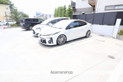 ラ・ベレッツァ　フェリオ[1LDK/45.18m2]の駐車場