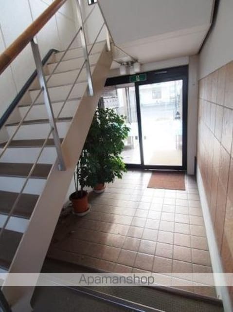 クレスト[1K/22.2m2]のロビー