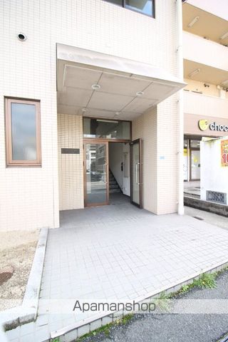 津山線 法界院駅 徒歩28分 5階建 築32年の玄関写真