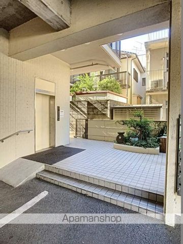 ニューメゾン近藤の玄関写真