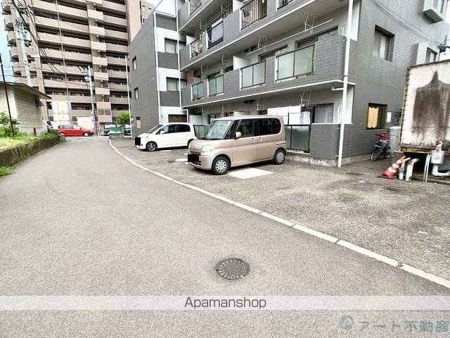 コーポカワモト５[2DK/44.55m2]の駐車場1