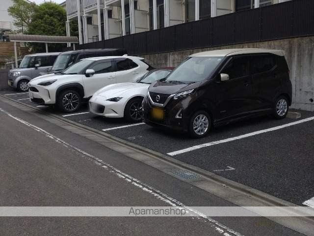 レオネクストフォレスタ湘南の玄関写真