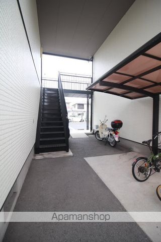 ダンディライオン西市A棟の玄関写真