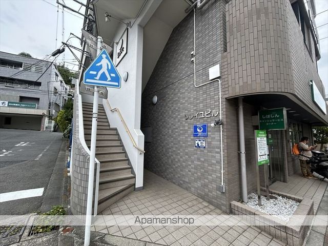 ソレイユビルの玄関写真