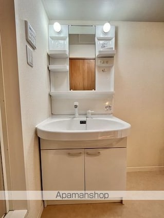 和歌山県和歌山市北出島[1LDK/50m2]の洗面所