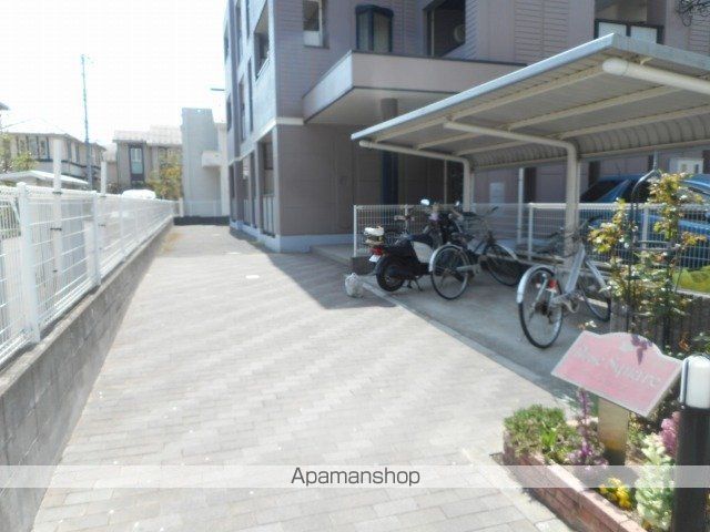 ローズスクエアの玄関写真