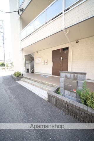 リブリ・フローレス参番館の玄関写真