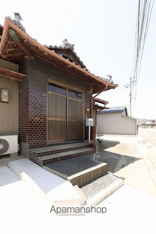 吉野川市 2階建 築47年の玄関写真