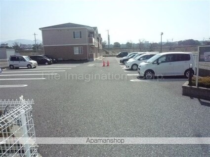 ビズ・コートＡ[2LDK/62.48m2]の駐車場1