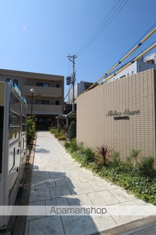 スローハスコートの玄関写真
