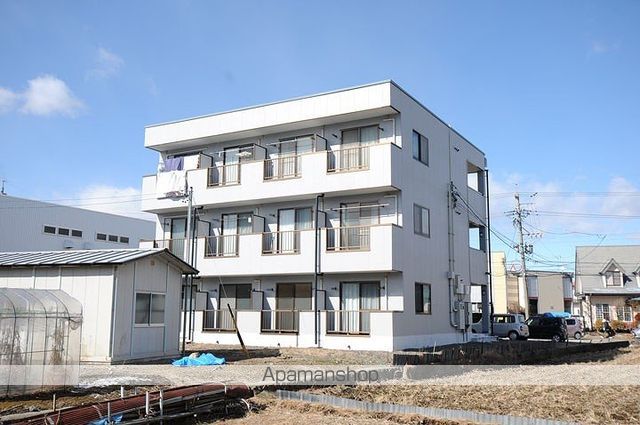 マンションアドーマの外観写真