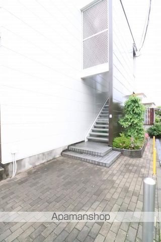 レオパレススリーナインの玄関写真