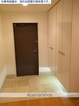 東京都新宿区河田町[1K/51.86m2]の玄関